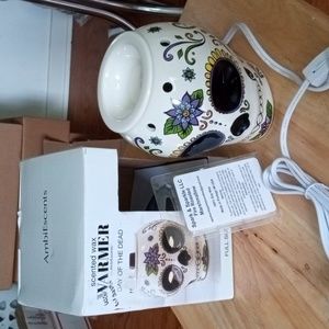 Day of the Dead scented wax warmer, electric,w/soy wax melts, 2 extra bulbs, EUC